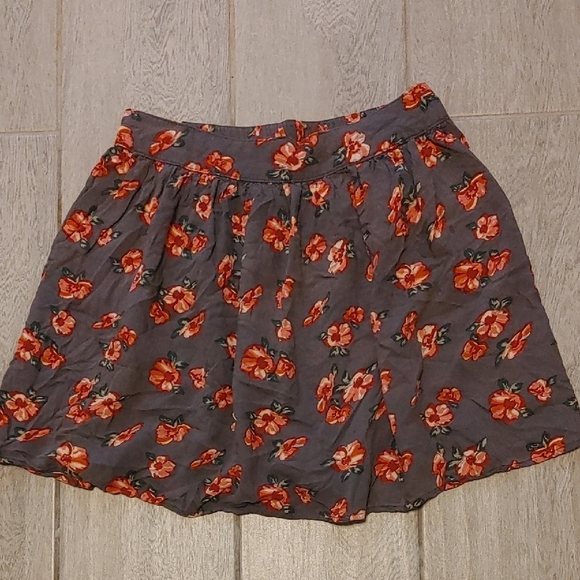 Hollister Floral Skater Skirt Junior LG in Gray Y2K Feminine 90s - Picture 2 of 7